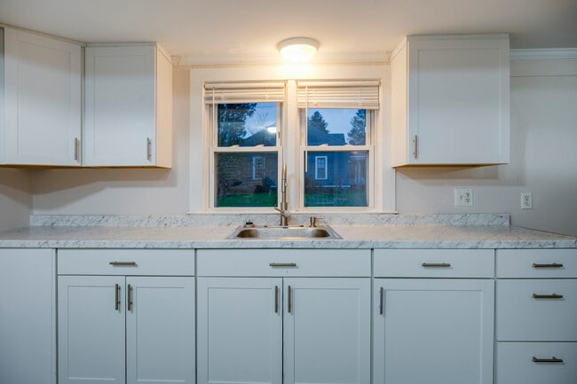 Building Photo - 501 E Franklin St