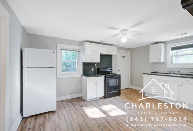 Building Photo - 1618 Acacia St