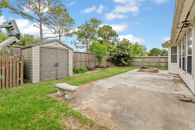 Building Photo - 407 Livingstone Ln