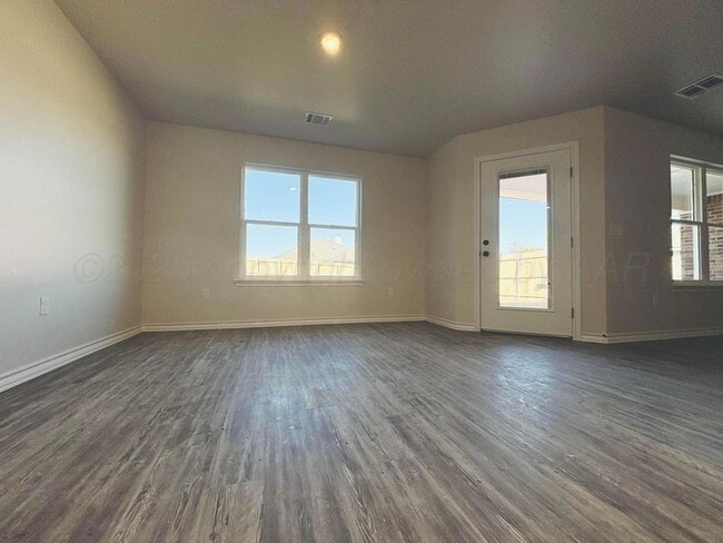 Building Photo - 3002 Knoll Dr