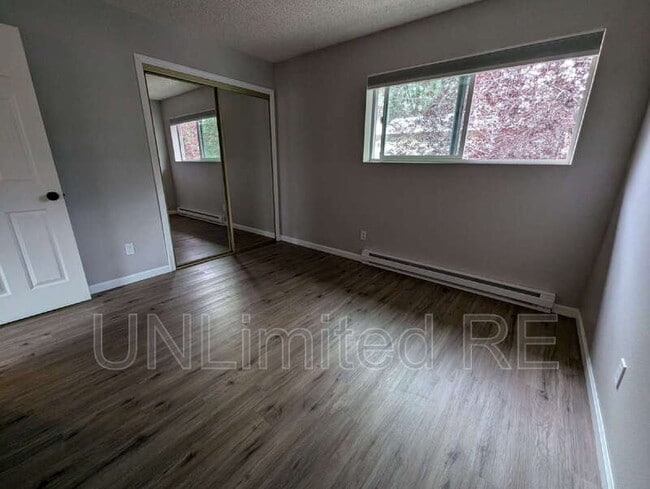 Building Photo - 319 N Park St