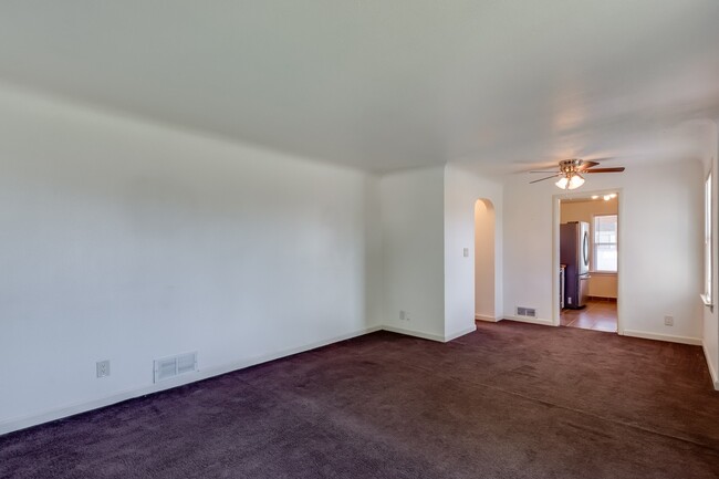 Building Photo - Shadle Park 3 Bedroom 2 Bath Home near Gar...