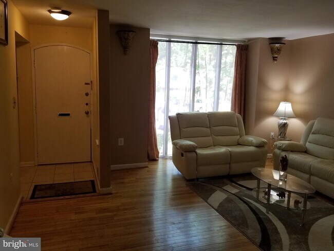 Building Photo - 8044 Inverness Ridge Rd