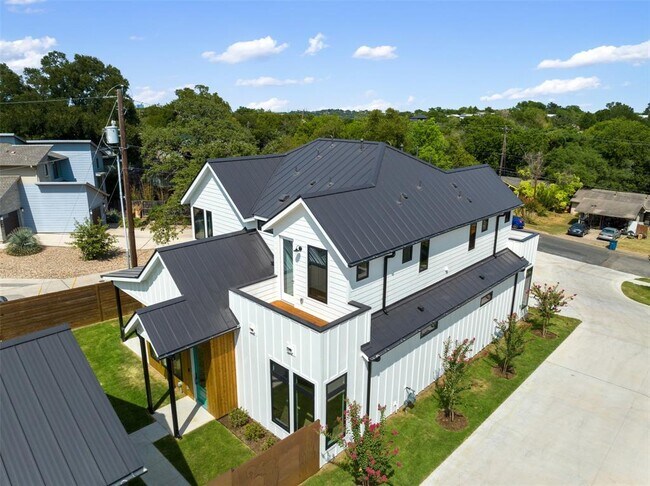 Building Photo - 4010 Valley View Rd