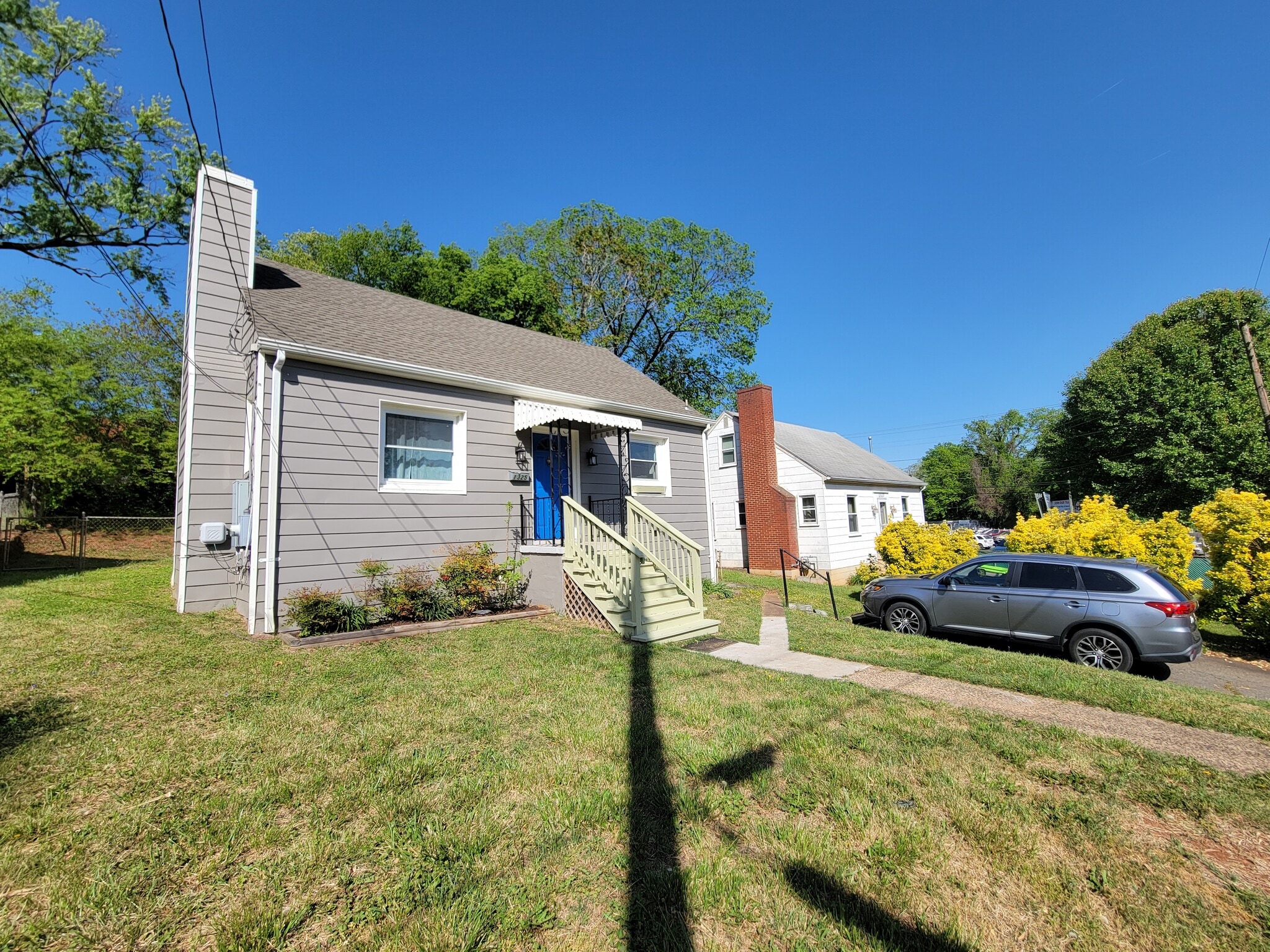 Building Photo - 1325 Willow Dr