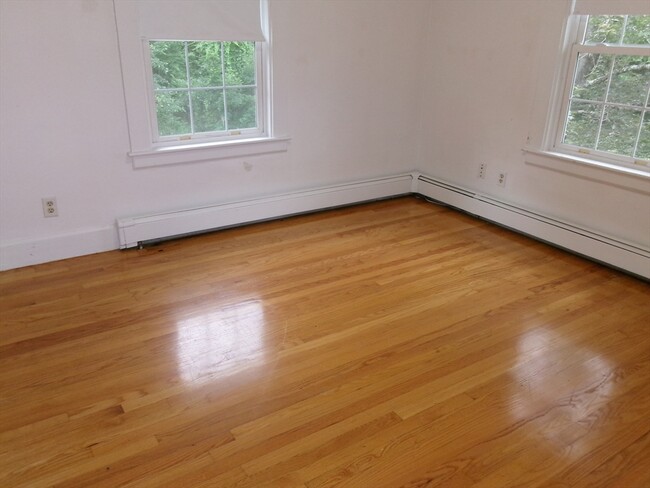 Building Photo - 58 Bancroft Park