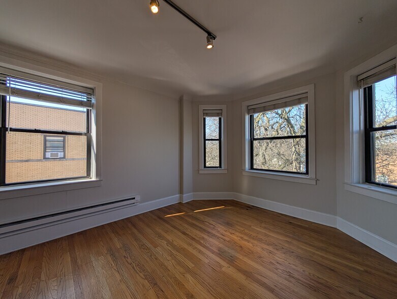 Building Photo - 2329 N Rockwell St