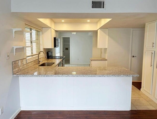 Building Photo - 14423 Cypress Leaf Dr