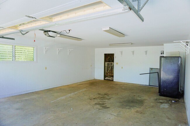 Building Photo - Spacious, Pet Friendly House Near Kailua B...