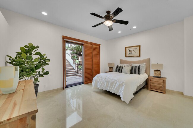 Building Photo - 30 Ritz Cove Dr