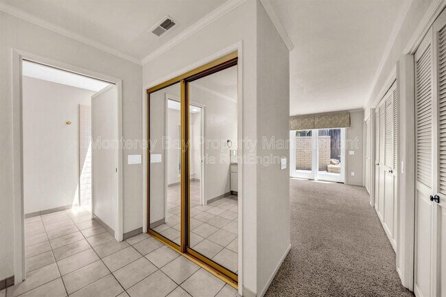 Building Photo - 10160 Sunstar Rd