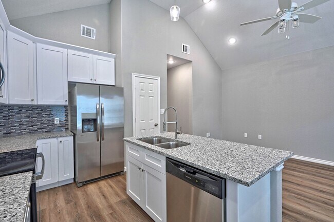 Building Photo - 11911 Nelwood St