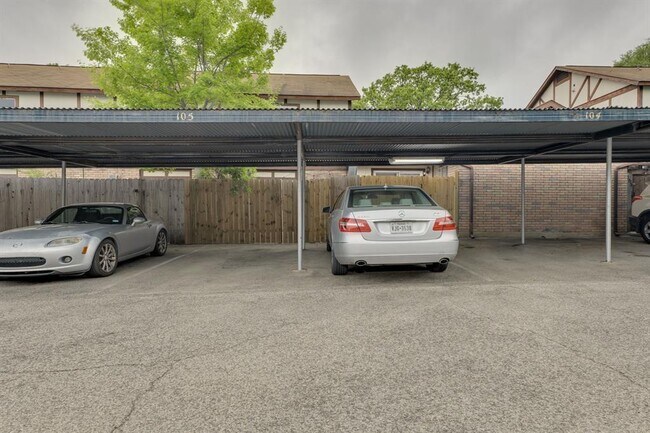 Building Photo - 7409 Shadow Hill Dr
