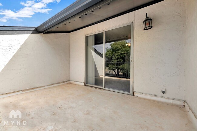 Building Photo - 6215 Indiana Ave