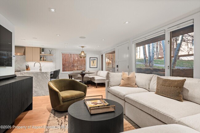 Building Photo - 731 S Mill St