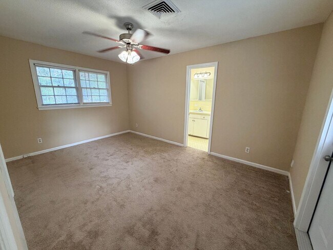 Building Photo - 3 Bedroom/2 Bath Home in Valdosta