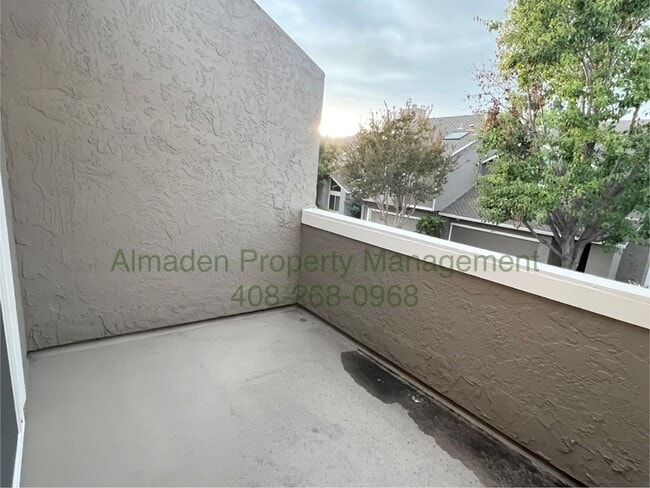 Building Photo - Almaden Townhome in Great Location! Pets N...