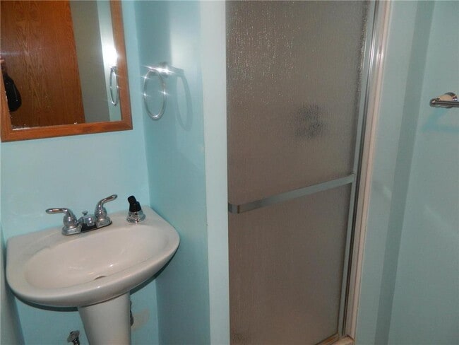 Building Photo - 209 Valley High Rd