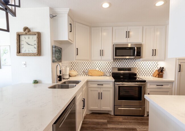 Building Photo - 7700 Seawall Blvd