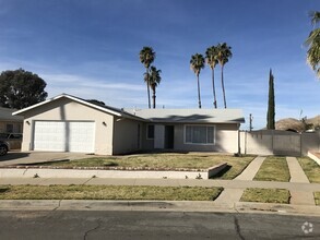 Building Photo - 3 BEDROOM SINGLE STORY