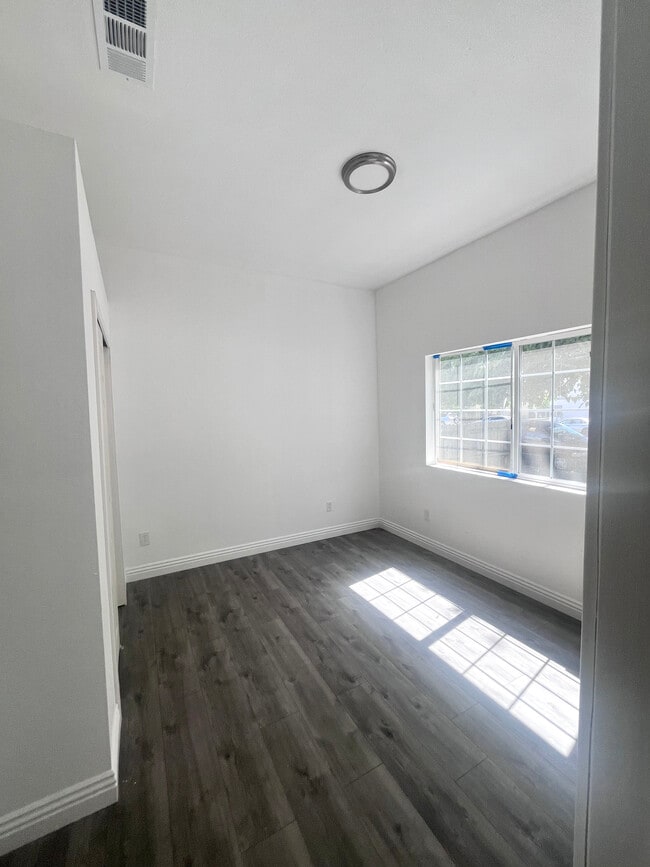 Building Photo - 820 K St