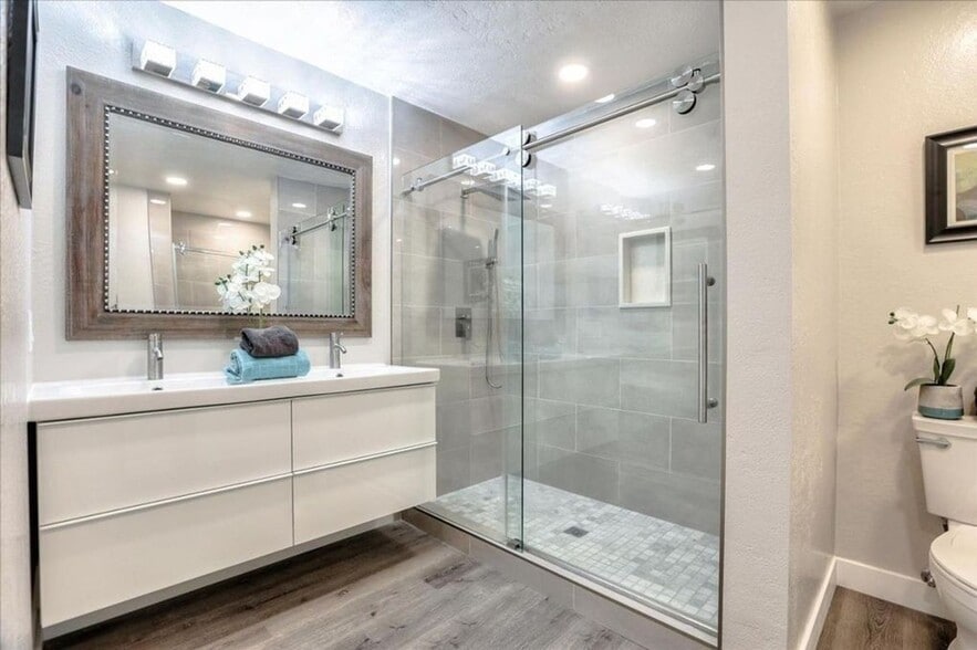 Building Photo - 218 Altura Vista