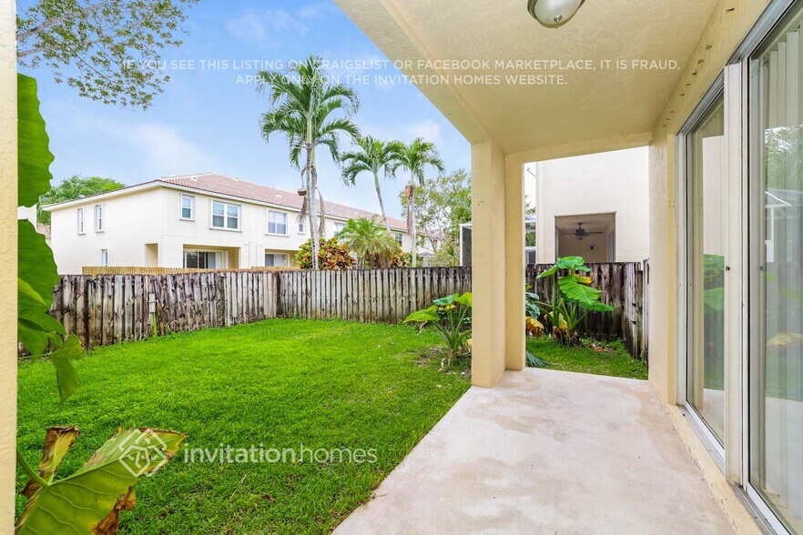 Building Photo - 9814 Porta Leona Ln