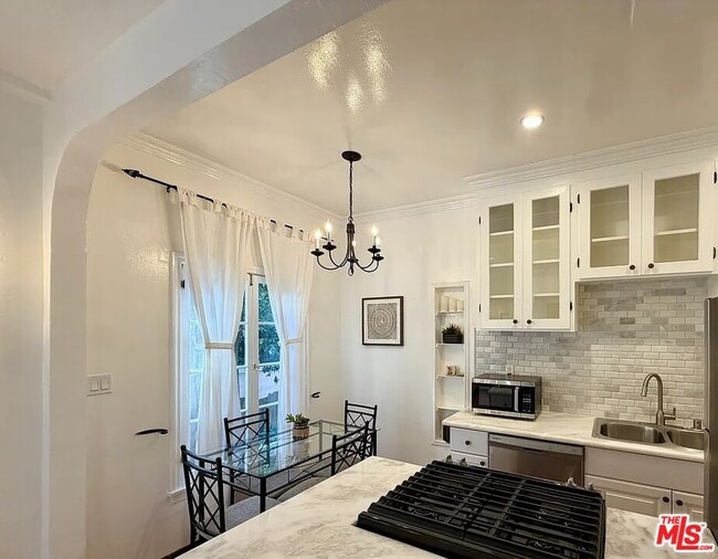 Building Photo - 854 4th St