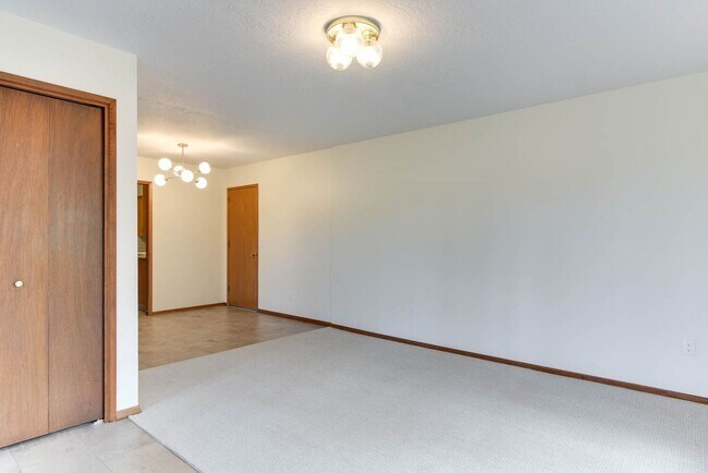Building Photo - Terra Linda Home - 3 Bedrooms, 2 Baths, 1,...