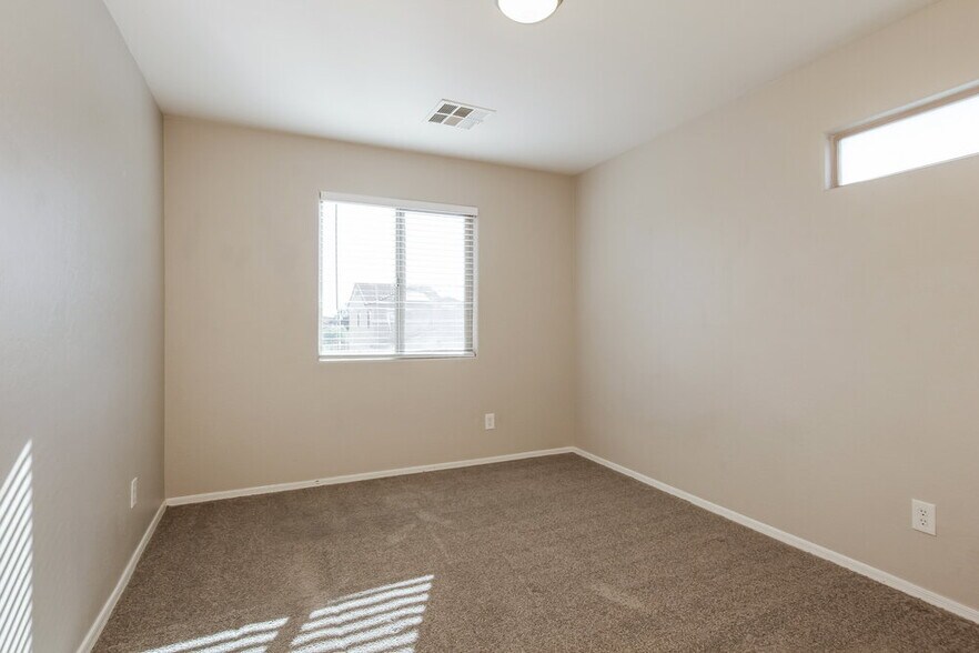 Building Photo - 1588 S 220th Ln