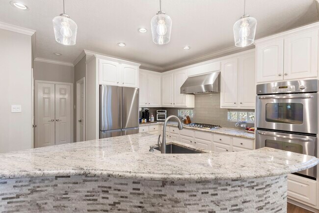 Building Photo - 10 Scenic Mill Pl
