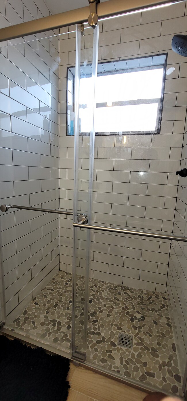 Walk in shower - 1617 SE 4th St