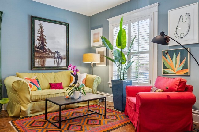 Building Photo - Furnished or unfurnished updated single family home in The Highlands.