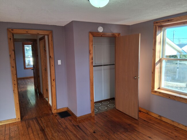 Building Photo - 2311 Hendricks St