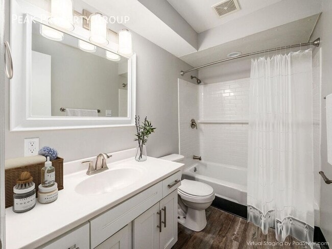 Building Photo - 4490 Westborough Dr W