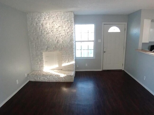 Building Photo - 10100 Brownie Dr