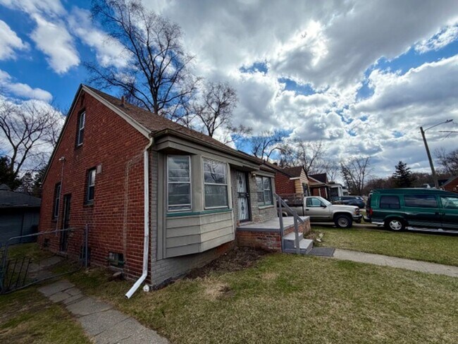 Building Photo - 3 Bedroom 1 Bath Welcome Section 8 Call 313-429-3244 Kpm Detroit