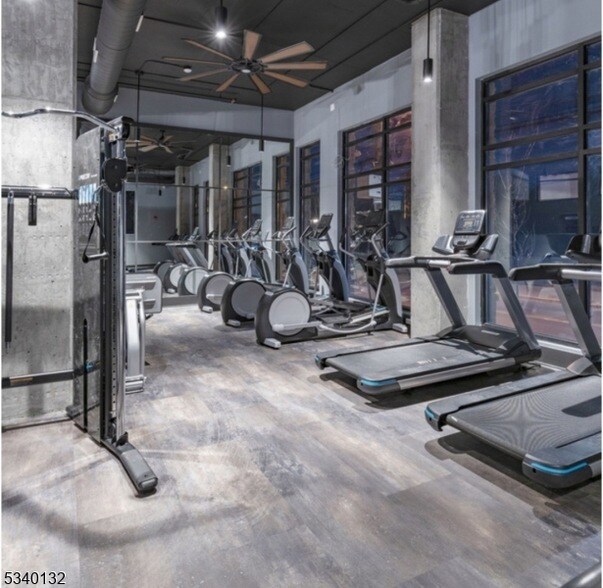 Building Photo - 100 Union St