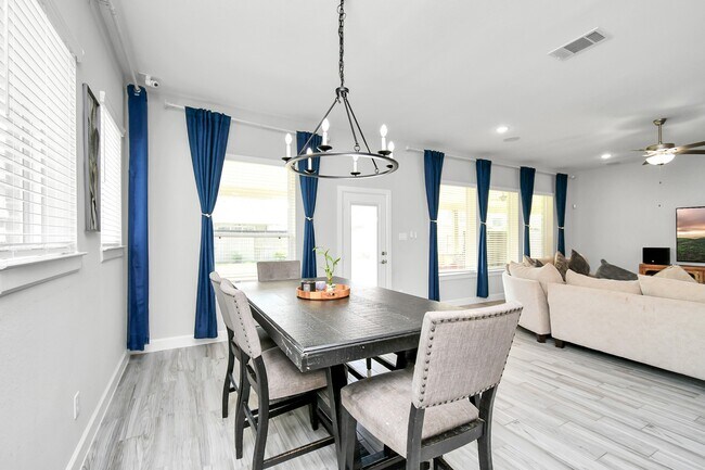 Building Photo - 10002 Serenity Grv Dr