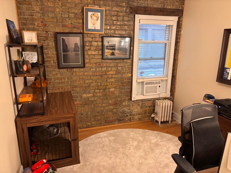 Building Photo - 642 W Bittersweet Pl