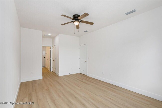Building Photo - 176 Sunset Dr