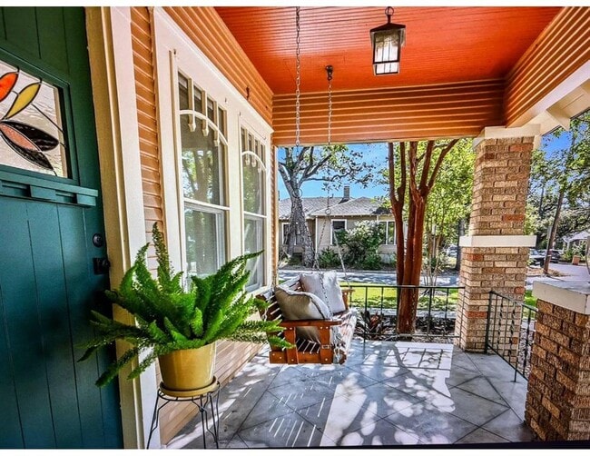 Building Photo - 106 E 35th St