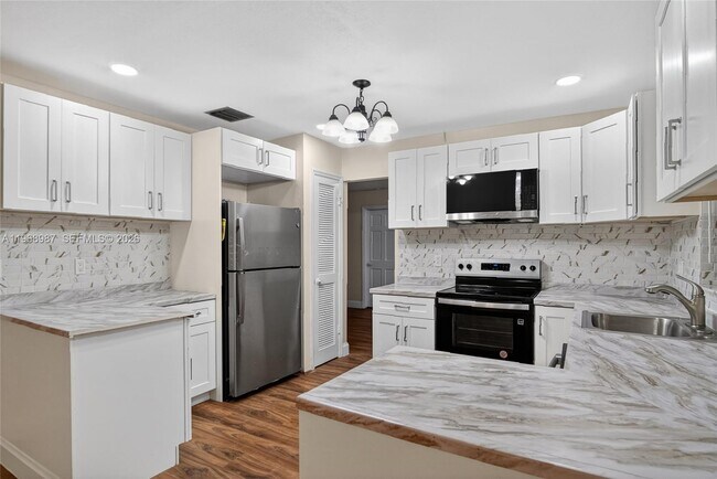 Building Photo - 525 SE Brookside Terrace