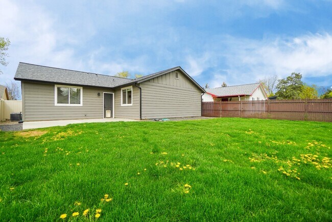 Building Photo - 2105 S Euclid Ln