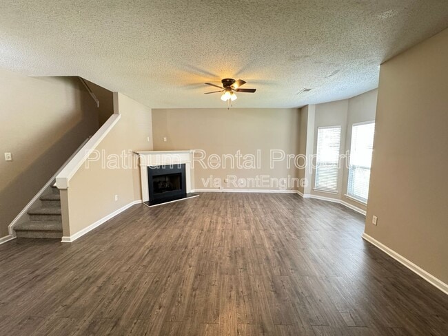 Building Photo - 4885 Robinson Square Dr