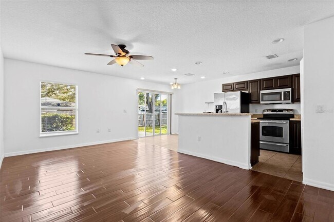 Building Photo - 4431 Ashburn Square Dr