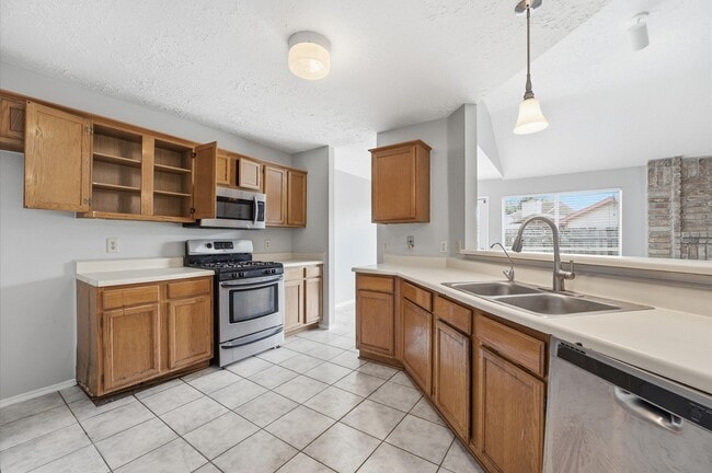 Building Photo - 7011 Lost Thicket Dr