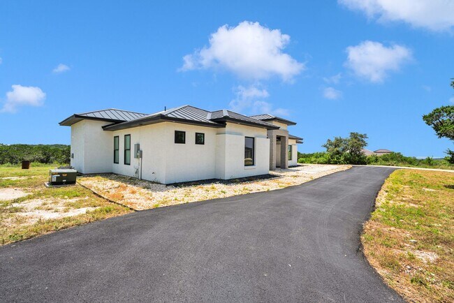 Building Photo - 364 Private Rd 2771