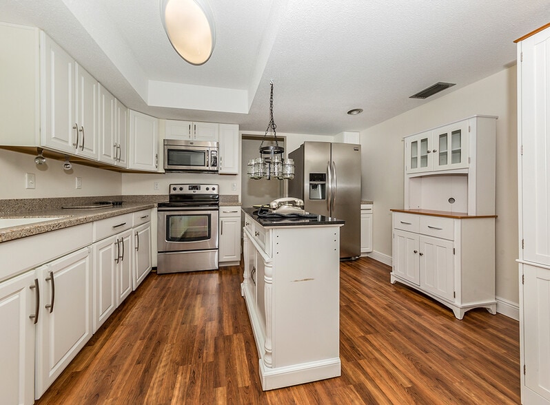 Building Photo - 500 Sunset Beach Dr