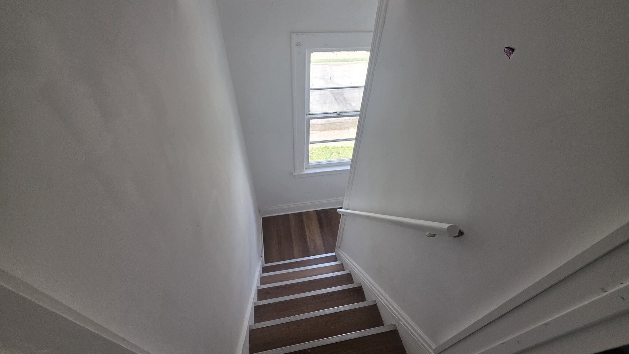 Building Photo - 3621 E 154th St